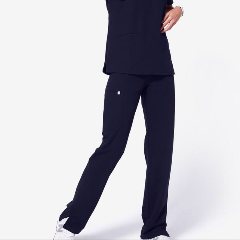 Figs petite cargo scrub pants